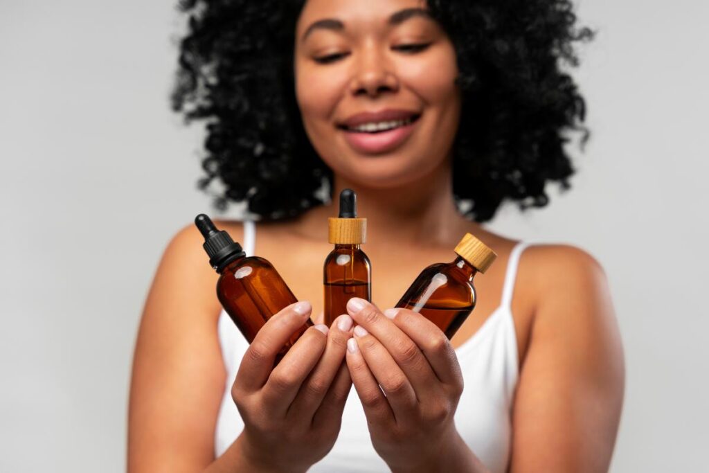 mulher segurando assências